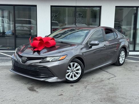 Used 2018 Toyota Camry LE FWD image 1