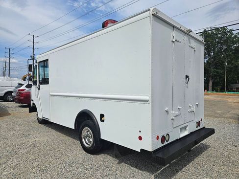 Used 2015 Ford E-350 and Econoline 350 Super Duty w/ A/C Prep Package RWD image 3