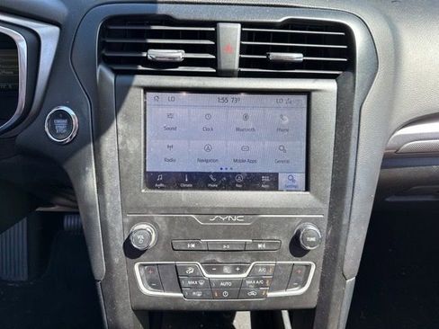 Used 2020 Ford Fusion SE w/ Equipment Group 151A FWD image 9