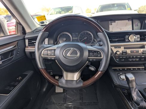 Used 2016 Lexus ES 350 w/ Luxury Package w/Wood Trim image 25