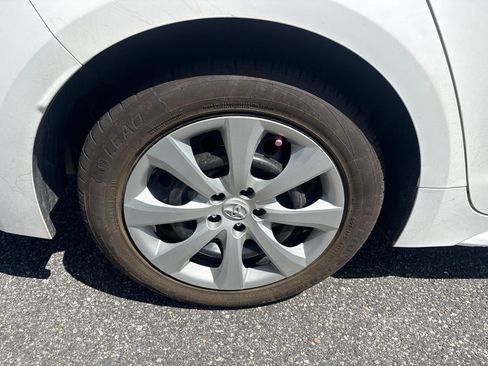 Used 2021 Toyota Corolla LE FWD image 11