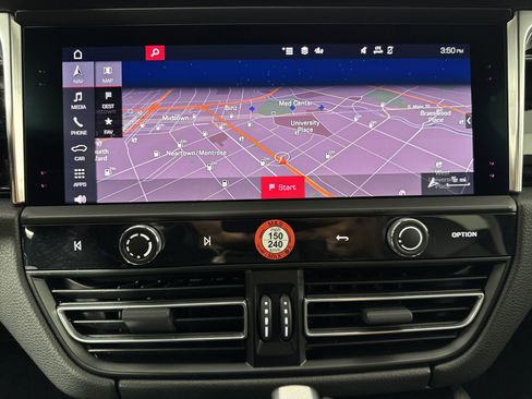 Certified 2025 Porsche Macan image 24