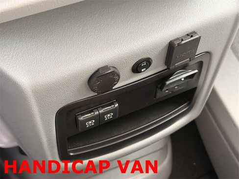 Used 2018 Toyota Sienna XLE Premium image 32