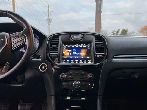 Used 2018 Chrysler 300 S image 12