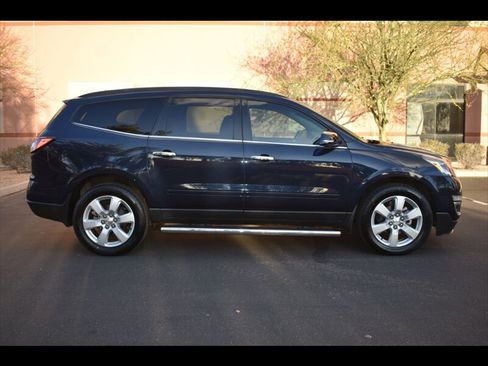 Used 2017 Chevrolet Traverse LT w/ Style and Technology Package image 1