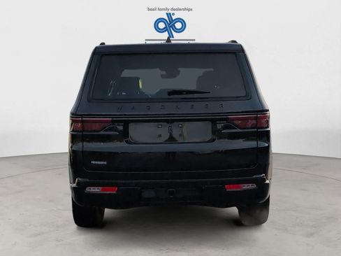 Used 2023 Jeep Wagoneer Series II image 5