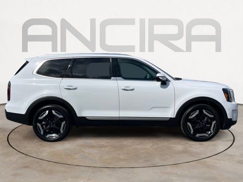 Used 2023 Kia Telluride EX w/ EX Captain's Chair Package AWD/4WD image 11
