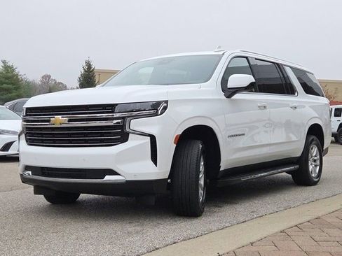Used 2024 Chevrolet Suburban LT image 19