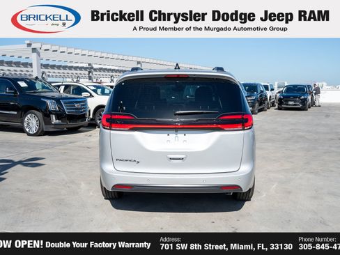 New 2026 Chrysler Pacifica Select w/ S Appearance Package image 6