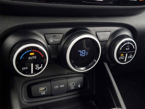 Used 2023 Hyundai Venue Limited image 19