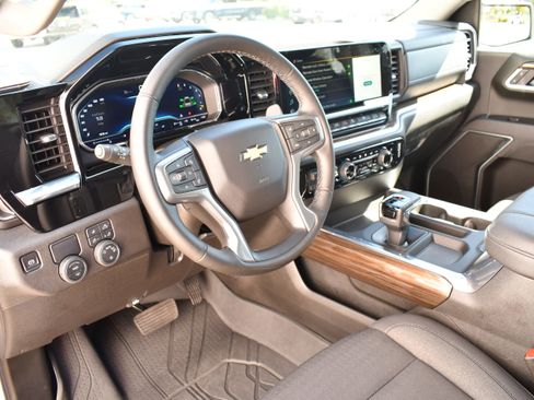 Used 2025 Chevrolet Silverado 1500 LT w/ Texas Edition Plus RWD image 17
