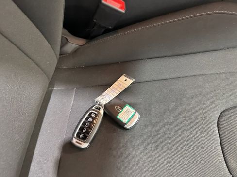 Used 2023 Hyundai Elantra SEL image 28