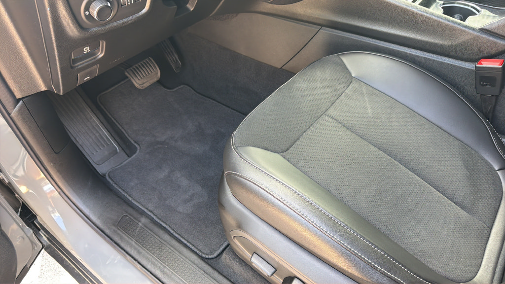 New 2027 Jeep Grand Cherokee Altitude RWD image 12