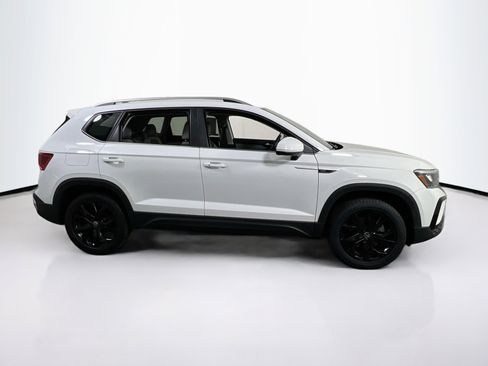 Used 2022 Volkswagen Taos SE w/ Driver Assistance Package AWD/4WD image 4