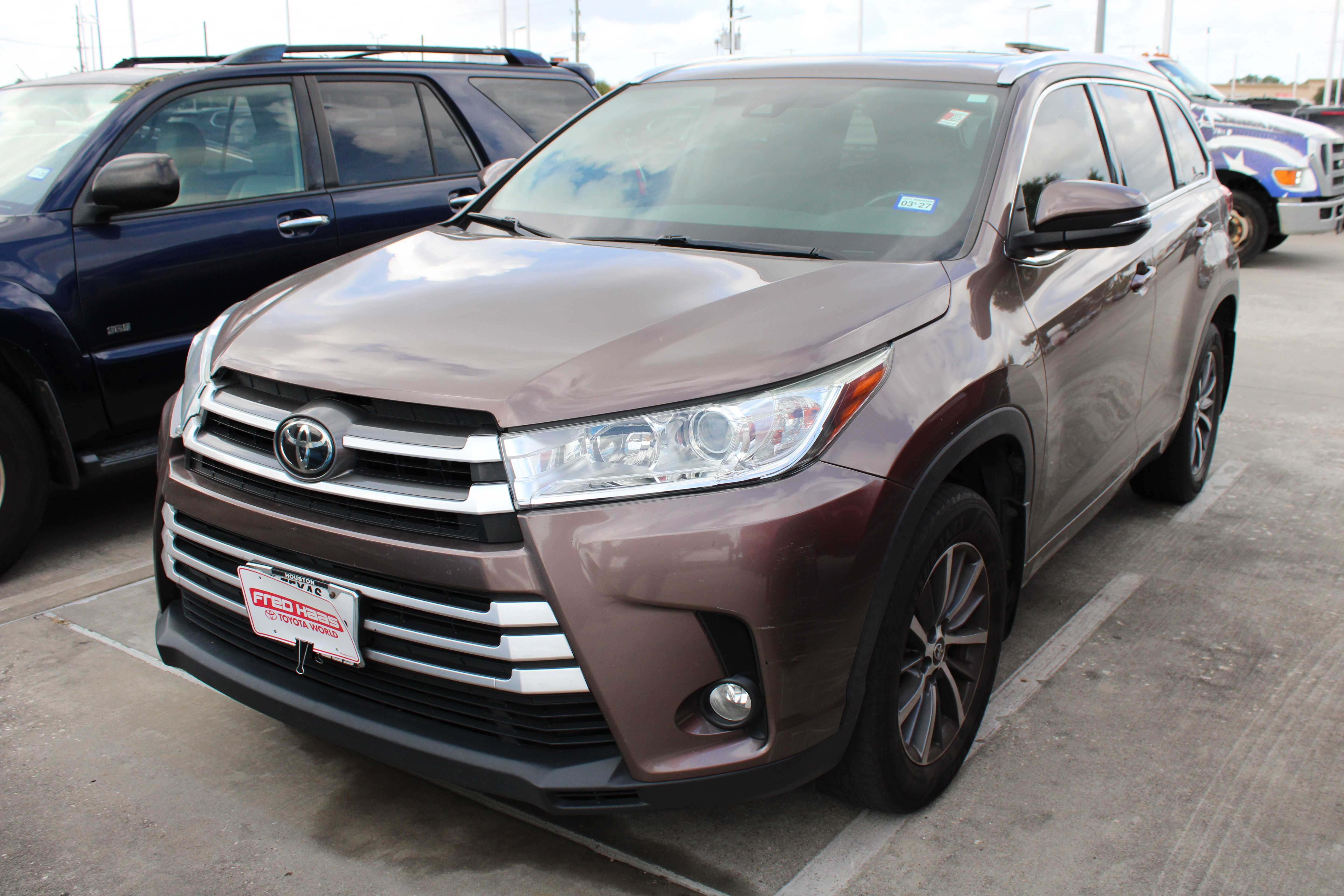 Used 2018 Toyota Highlander XLE FWD image 4
