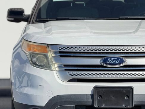 Used 2015 Ford Explorer XLT image 11