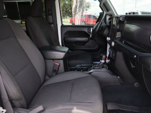 Used 2022 Jeep Wrangler Sport image 28