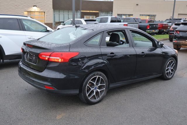 Used 2017 Ford Focus SEL w/ Cold Weather Package FWD image 5