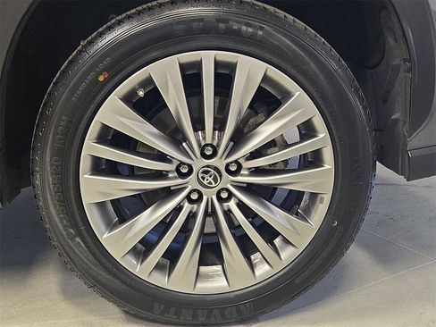 Used 2020 Toyota Highlander Platinum image 34