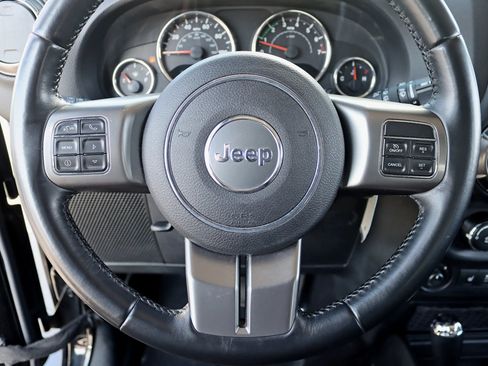 Used 2018 Jeep Wrangler Unlimited Sahara AWD/4WD image 19