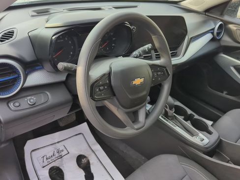 Used 2025 Chevrolet Trax LS w/ Driver Confidence Package FWD image 11