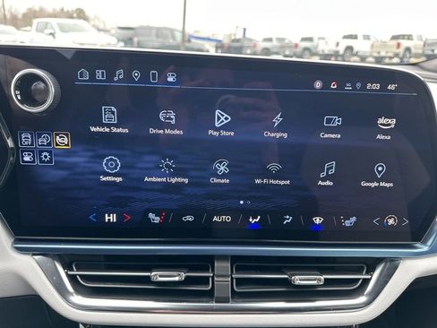 Used 2025 Chevrolet Equinox EV LT image 20