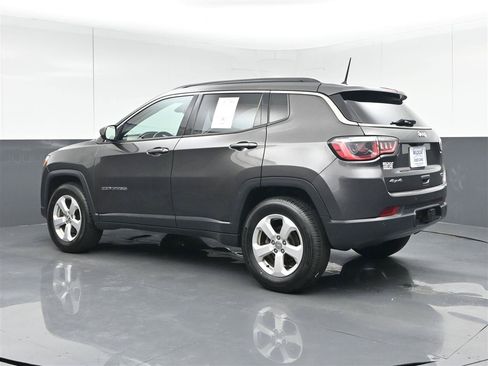 Used 2017 Jeep Compass Latitude w/ Safe & Security Group AWD/4WD image 7