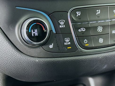 Used 2023 Chevrolet Equinox LT image 28