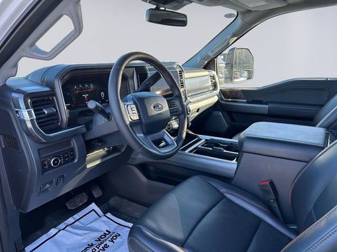 Used 2025 Ford F350 Lariat w/ Black Appearance Package image 9