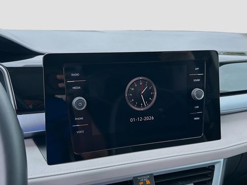Certified 2025 Volkswagen Taos SE image 12