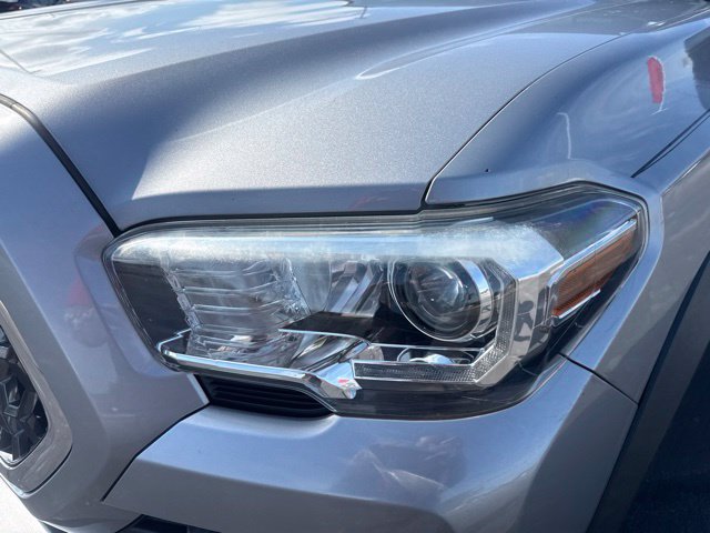 Used 2019 Toyota Tacoma TRD Off-Road AWD/4WD image 9