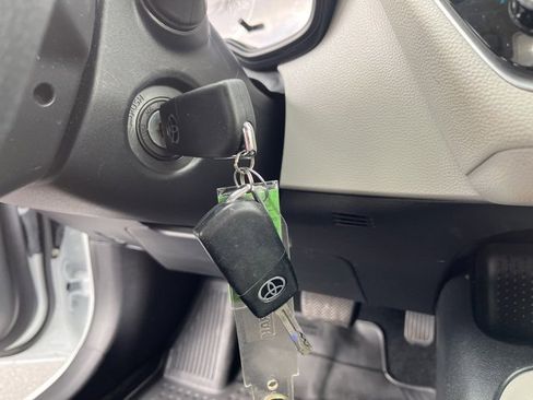 Used 2022 Toyota Corolla LE image 26