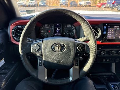 Used 2019 Toyota Tacoma TRD Off-Road image 16