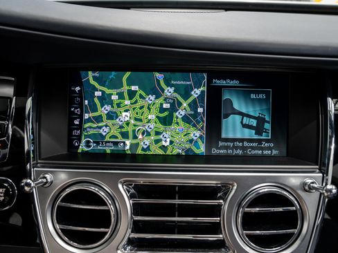 Used 2020 Rolls-Royce Ghost RWD image 16