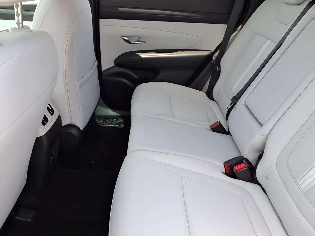 Used 2025 Hyundai Tucson SEL FWD image 18
