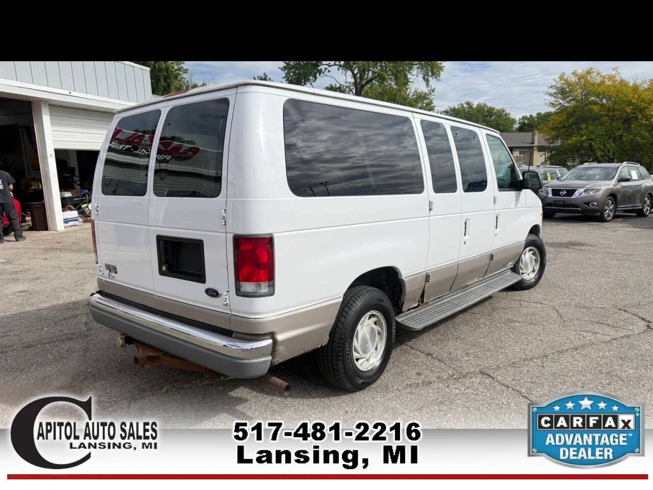 Used 2001 Ford E-150 and Econoline 150 Wagon RWD image 9