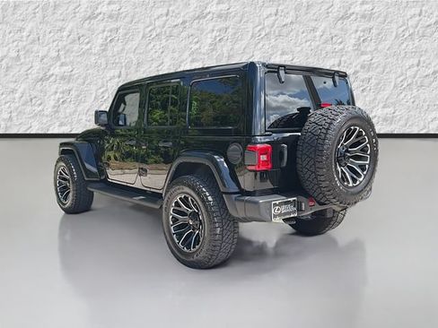 Used 2022 Jeep Wrangler Unlimited Sahara AWD/4WD image 5