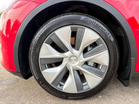 Used 2021 Tesla Model Y Long Range AWD/4WD image 30