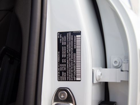 Certified 2026 Porsche Macan AWD/4WD image 29