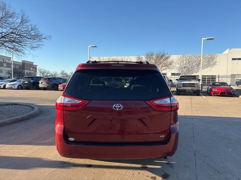 Used 2017 Toyota Sienna LE image 6