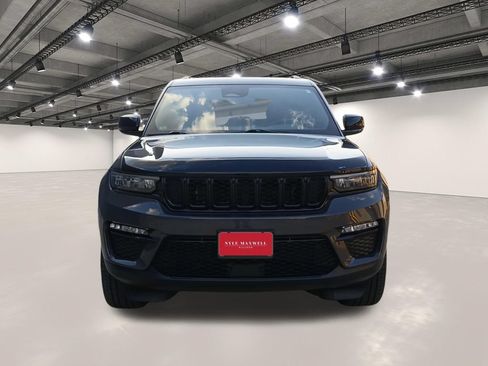 Used 2025 Jeep Grand Cherokee Limited w/ Trailer Tow Package AWD/4WD image 18
