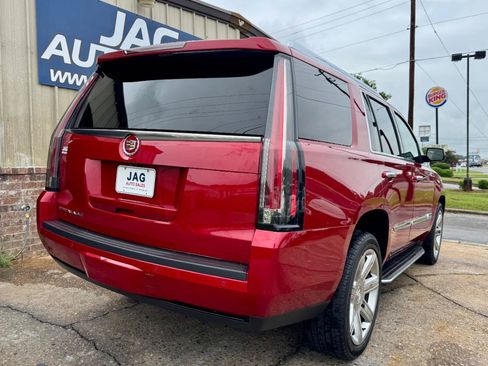 Used 2015 Cadillac Escalade Luxury AWD/4WD image 5