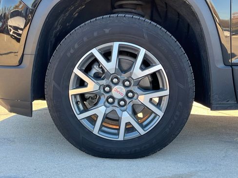 Used 2023 GMC Acadia SLT image 8