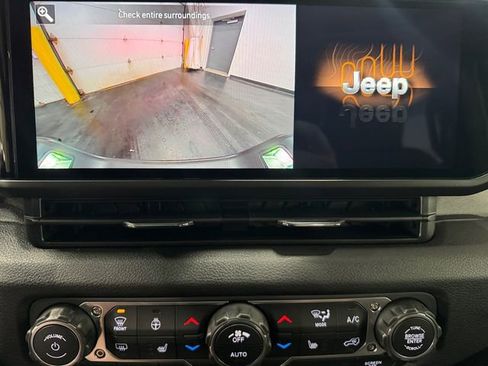 New 2026 Jeep Gladiator Sport AWD/4WD image 15