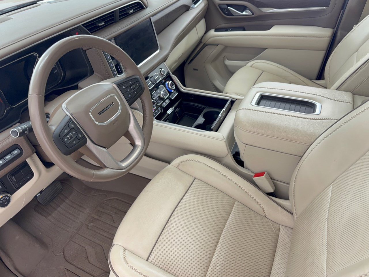 Used 2021 GMC Yukon XL Denali w/ Denali Ultimate Package AWD/4WD image 4