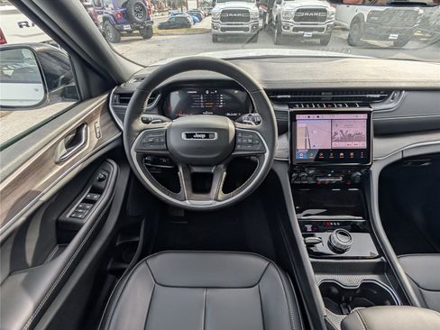 New 2025 Jeep Grand Cherokee Limited image 12