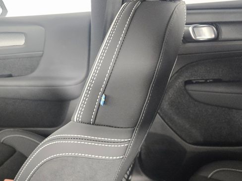 Certified 2023 Volvo XC40 B5 Ultimate w/ Climate Package image 16