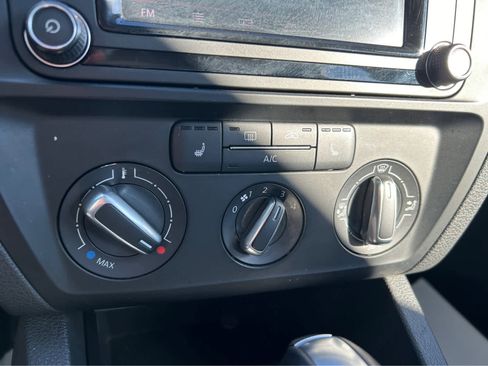 Used 2017 Volkswagen Jetta SE image 17