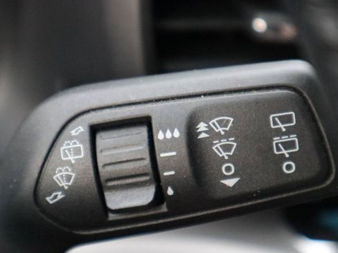 Used 2023 Ford Explorer XLT AWD/4WD image 65