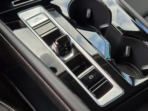 Used 2024 Volkswagen Atlas SE w/ Black Wheel Package FWD image 16